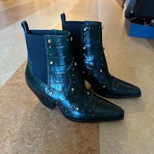 Gorgeous Vince Camuto size 6.5M pointed toe booties - tried on by me -never worn